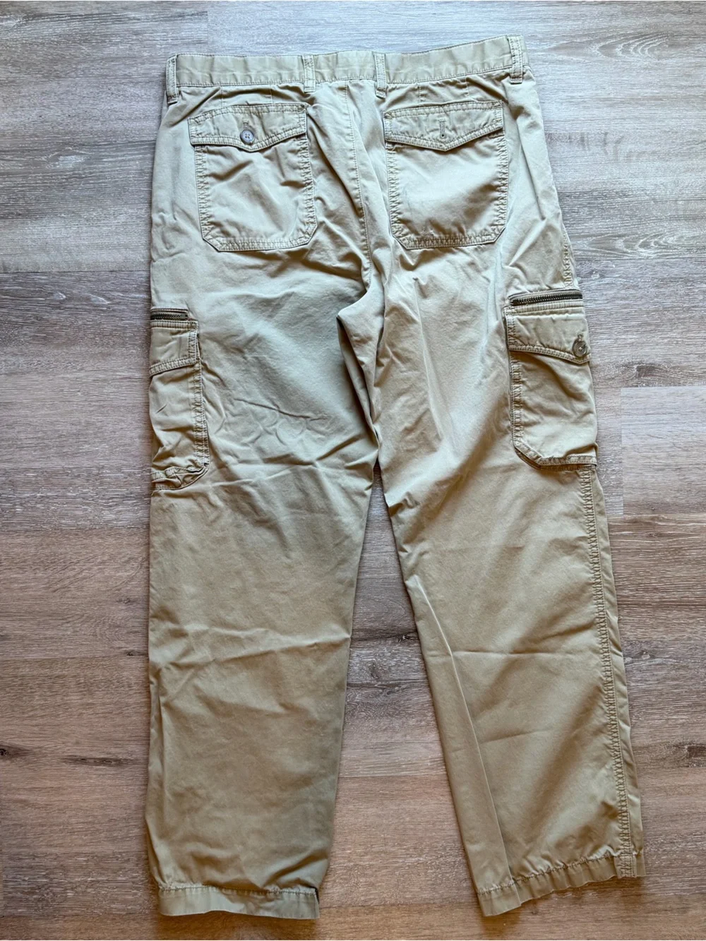 Banana Republic Men's Cargo Pants in Tan